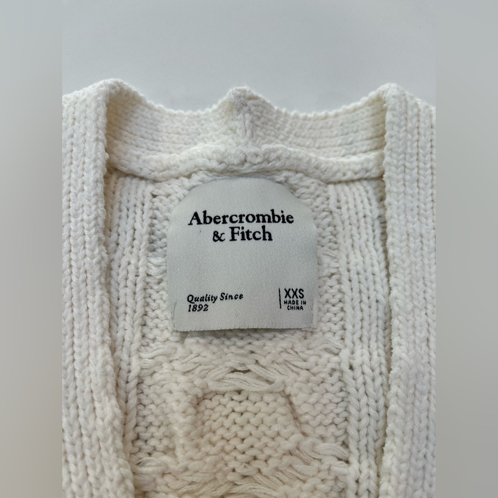 NWOT never worn abercrombie cropped cardigan sweater beige w pearl buttons XXS - Picture 6 of 9
